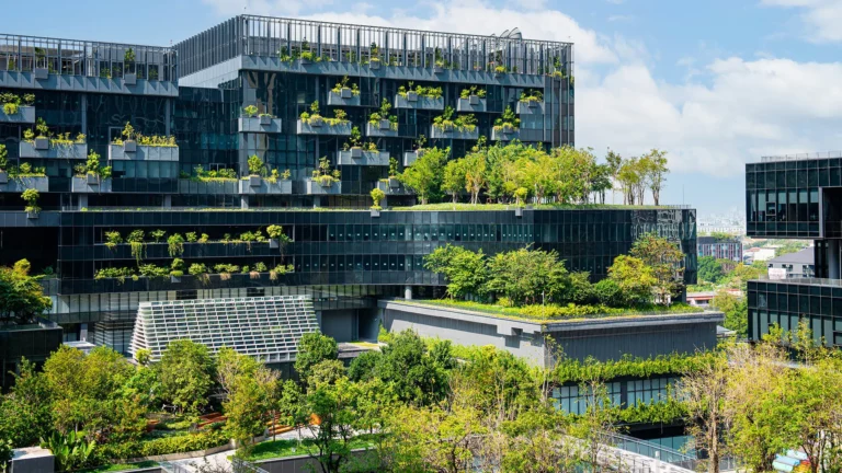 Green Architecture: Principles, Benefits, and Real-World Examples of Sustainable Design